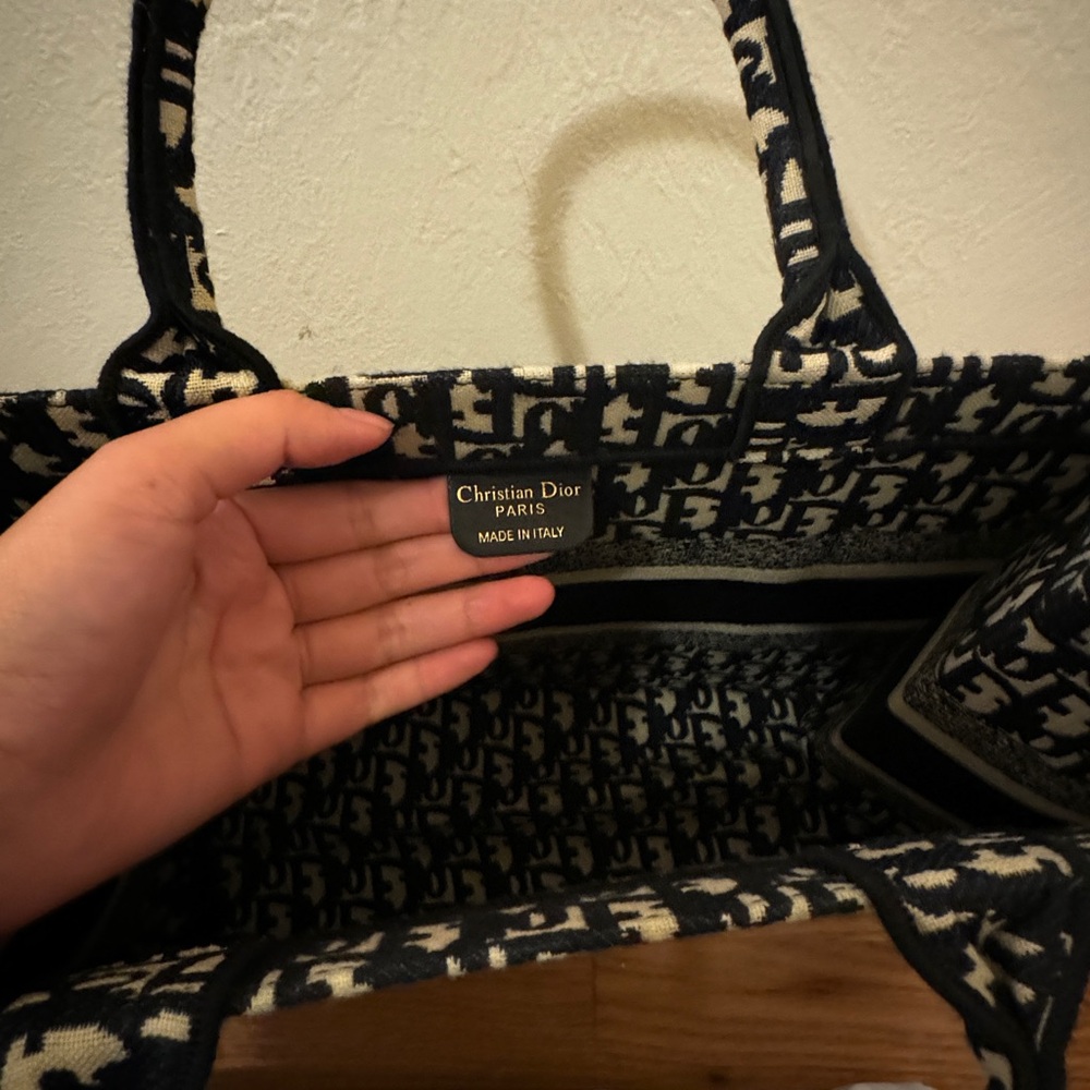 Dior Black and White Logo Scarf - Picture 5 of 7